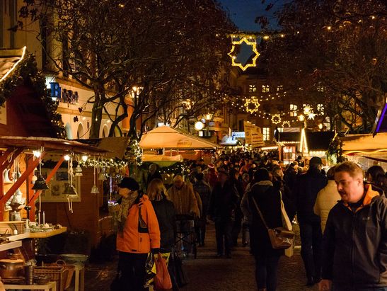 Weihnachtliches Treiben auf der Reichenstraße Wenzelsmarkt auf der Reichenstraße